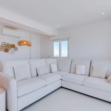 Nine Above The Sea Apartment *