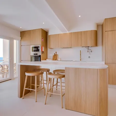 Nine Above The Sea Apartment *